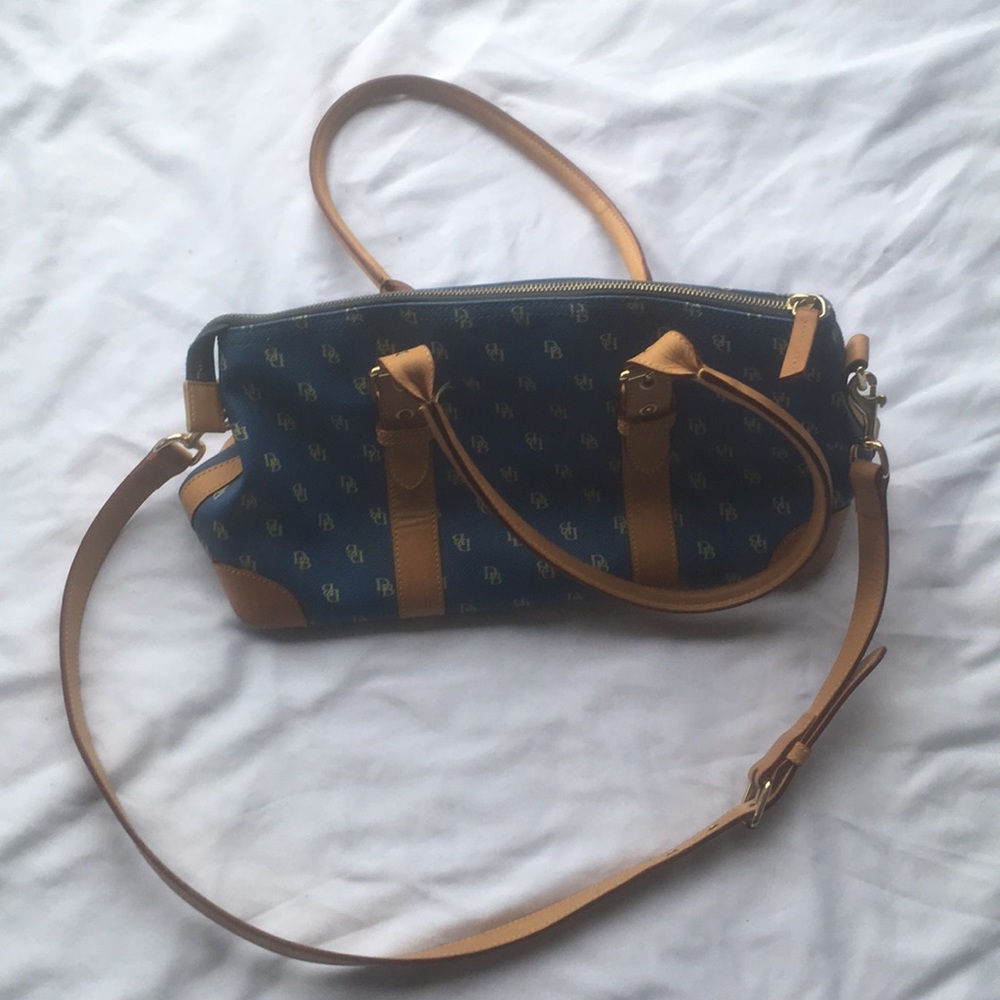Dooney & Bourke pocket book
